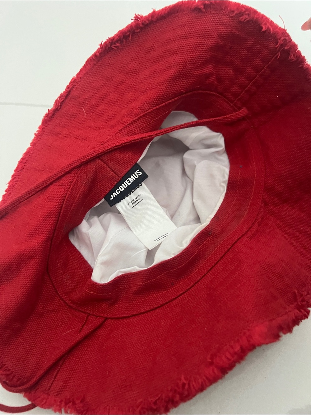Jacquemus Bright Red Frayed-Brim Bucket Hat - Picture 4 of 5